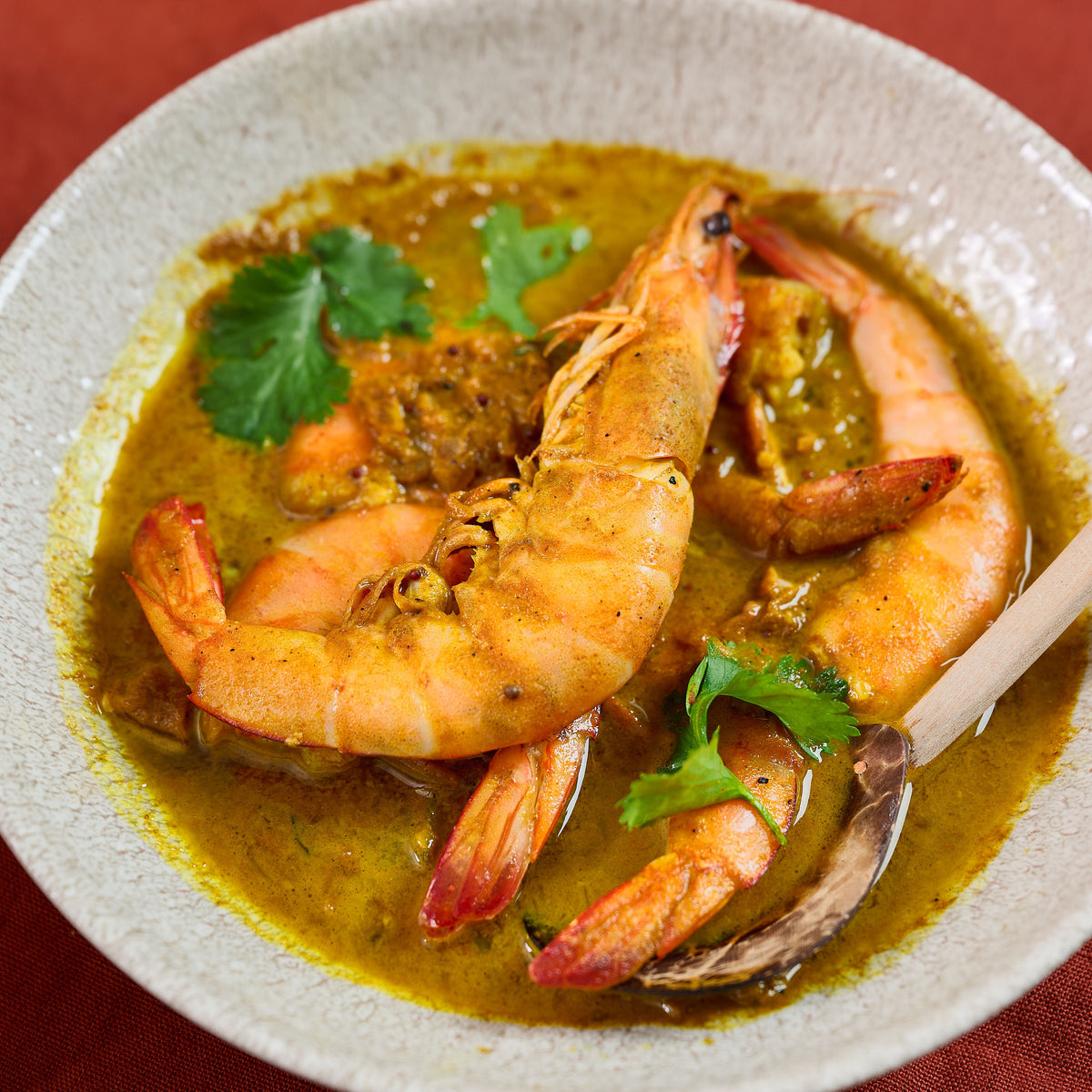 A plate full of prawn curry made with the Sri Lankan prawn curry kit packet